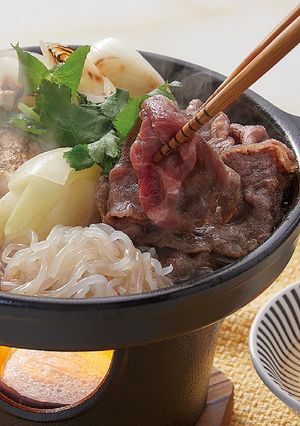 濃厚な旨味がたまらない！ホホ肉のすき焼き-レシピのメイン写真