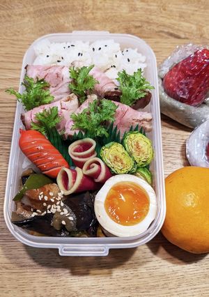 旦那弁当！紅茶豚・味玉・即席苺大福２種類-レシピのメイン写真
