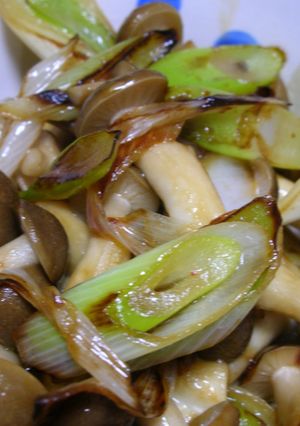 酒のつまみにも♪しめじとネギの炒め物-レシピのメイン写真