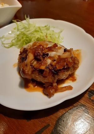 玉ねぎソースのチーズハンバーグ-レシピのメイン写真
