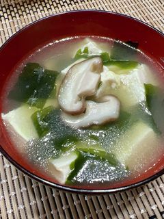 しいたけとワカメの中華スープ-レシピのメイン写真