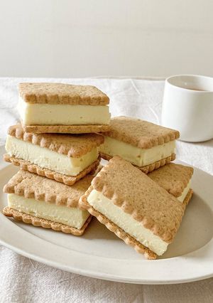 白いレアチーズケーキクッキーサンド♪-レシピのメイン写真