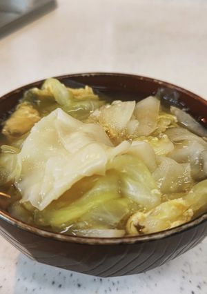 餃子の皮と春キャベツの具だくさんスープ-レシピのメイン写真