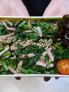 電子レンジで簡単★春菊とベーコンの丼弁当-レシピのメイン写真