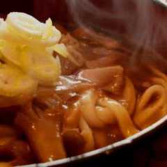 รูปของ 生クリーム入りクリーミーなカレーうどん♪