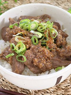 安価な肉が大変身!舞茸で柔らかステーキ丼-レシピのメイン写真