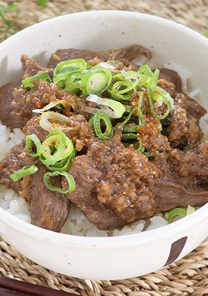 安価な肉が大変身！舞茸で柔らかステーキ丼-レシピのメイン写真