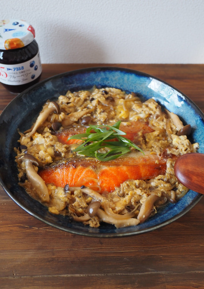 そのままでも！どんぶりでも！鮭の玉子とじ-レシピのメイン写真