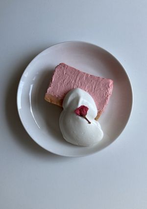 桜と苺のなめらかチーズケーキ-レシピのメイン写真