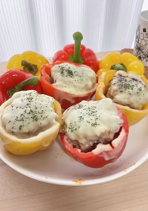 パプリカまるごとハンバーグ-レシピのメイン写真