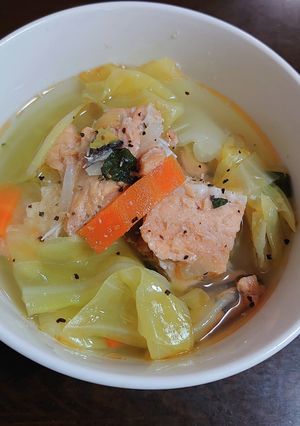 鮭の中骨缶とカット野菜のスープ-レシピのメイン写真