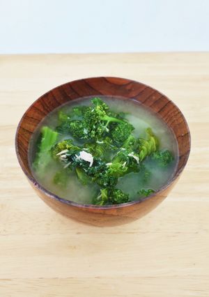 ツナの入ったケールとブロッコリーの味噌汁-レシピのメイン写真