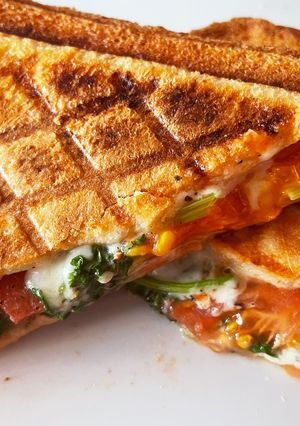 トマトとパクチーでホットサンド-レシピのメイン写真