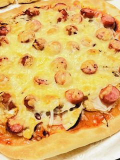 新玉ねぎとウインナー、ナスの簡単ピザ-レシピのメイン写真