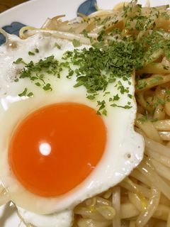 簡単 焼うどん目玉焼きのせ-レシピのメイン写真