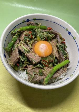 牛肉とアスパラガスと水菜炒め丼　61-レシピのメイン写真