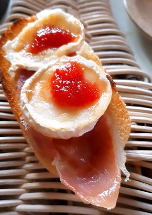 ヤギのチーズと生ハムのピンチョス-レシピのメイン写真