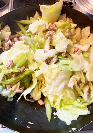 セロリとレタスのあっさり塩麹中華炒め-レシピのメイン写真