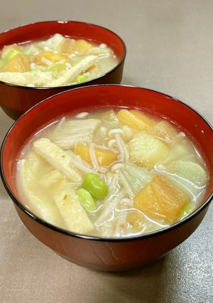 野菜麩＆エノキ＆油揚げ＆枝豆の味噌汁-レシピのメイン写真