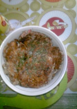 お麩とさば水煮缶のつくねバーグ玄米ご飯丼-レシピのメイン写真