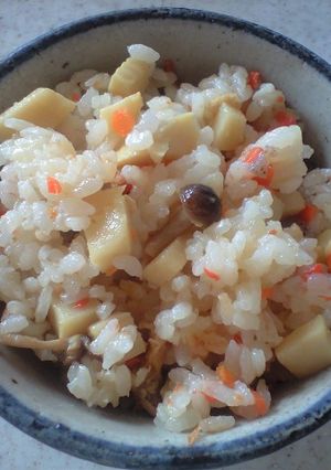 行楽のおにぎりにも♪　コロコロ筍ごはん-レシピのメイン写真