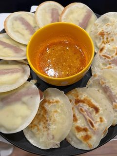 餃子の皮でソーセージ包み焼き-レシピのメイン写真