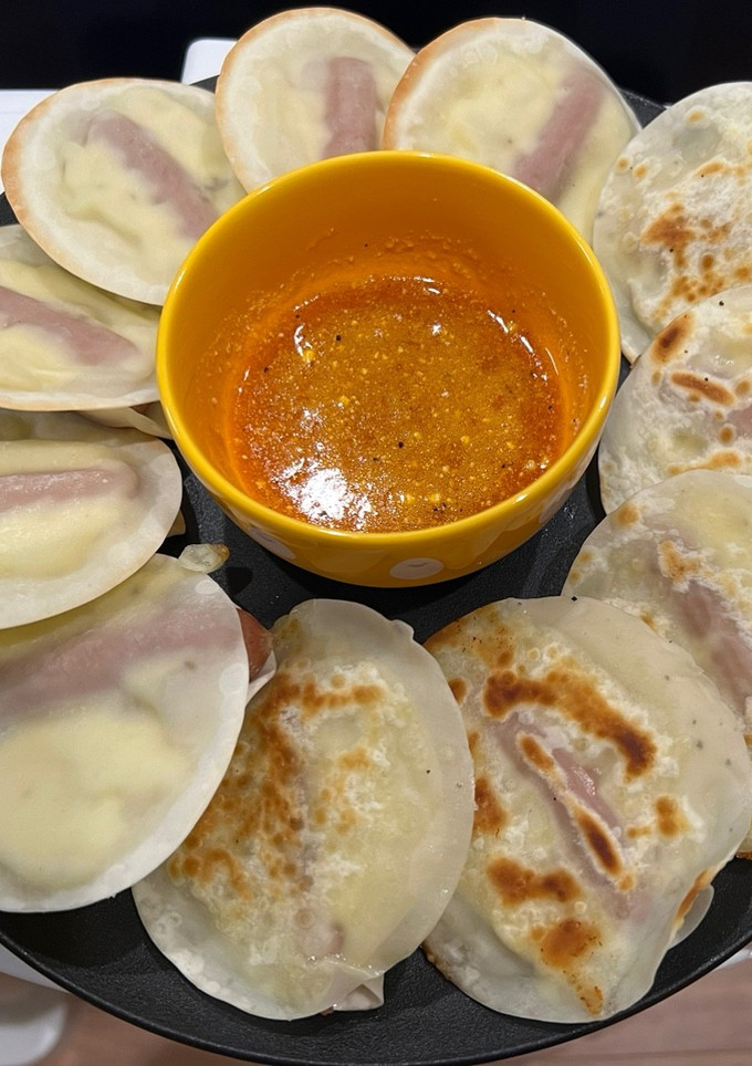 餃子の皮でソーセージ包み焼き-レシピのメイン写真