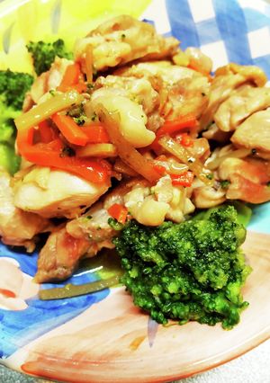 簡単鶏もも肉冷凍ブロッコリー炒め-レシピのメイン写真