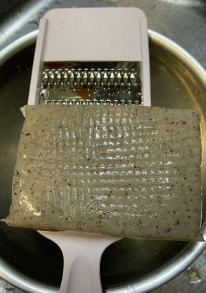 千切りカッターで簡単☆味しみコンニャク-レシピのメイン写真