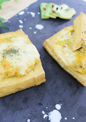 簡単ヘルシー！厚揚げでアボカドチーズ焼き-レシピのメイン写真