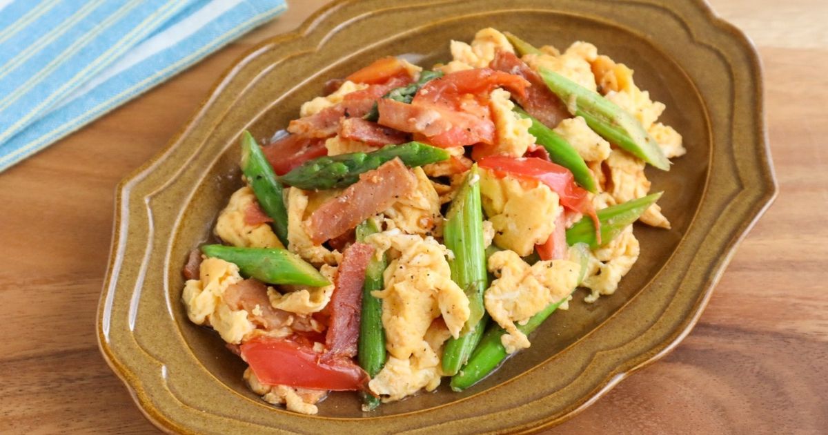 彩り◎アスパラとトマトのふわふわ卵炒め by 管理栄養士ゆきぼむ