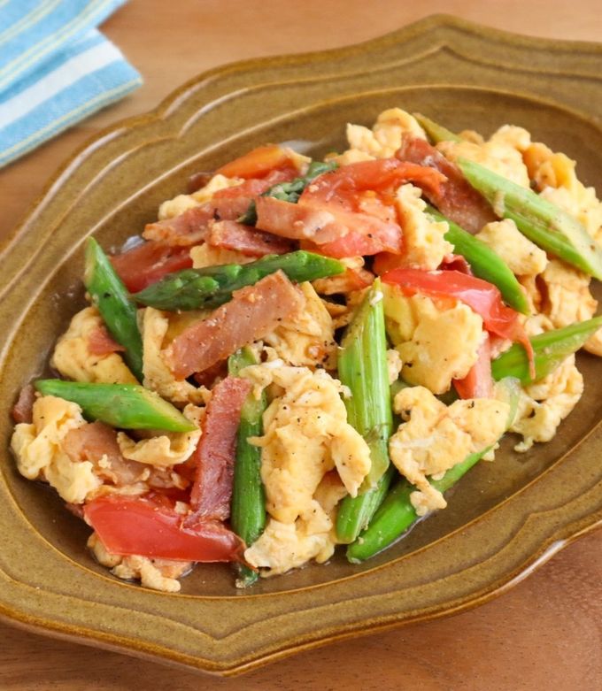 彩り◎アスパラとトマトのふわふわ卵炒め by 管理栄養士ゆきぼむ