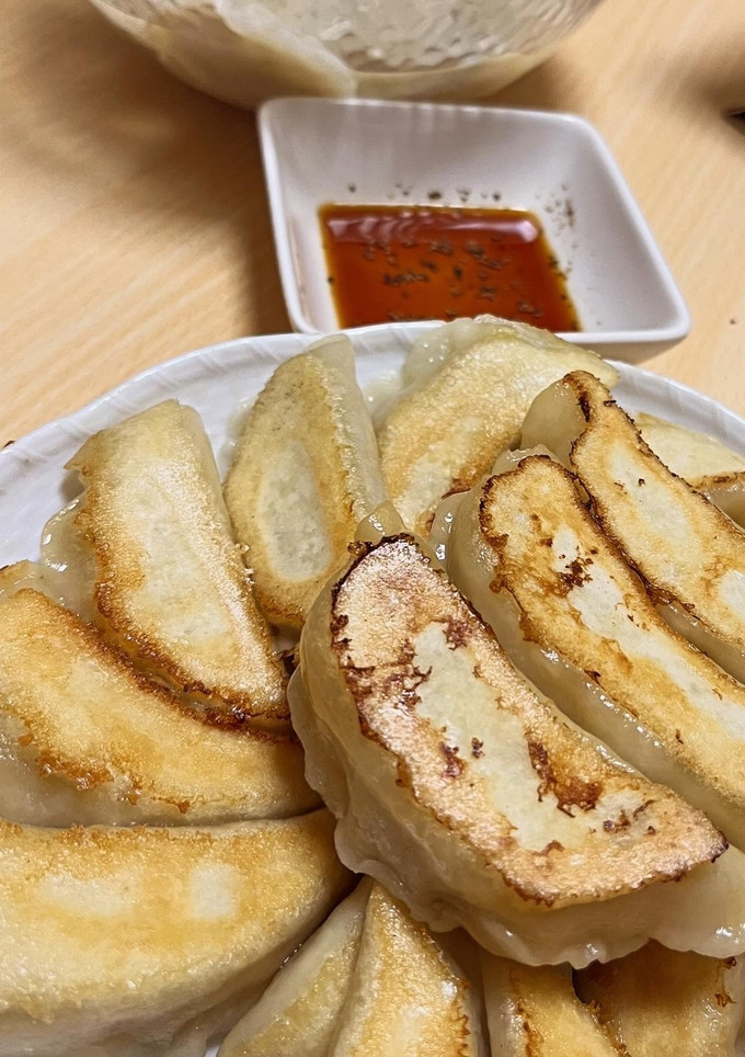 材料2つ、計量いらずのもちもち餃子の皮-レシピのメイン写真