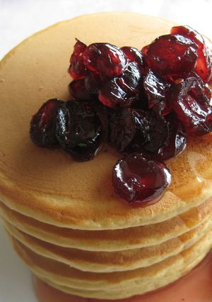 クランベリーソースのモカパンケーキ-レシピのメイン写真