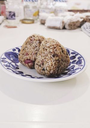 セブンイレブン風☆梅こんぶおにぎり-レシピのメイン写真