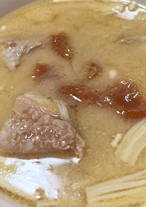 鶏肉とエノキの味噌汁〜梅干しを添えて-レシピのメイン写真