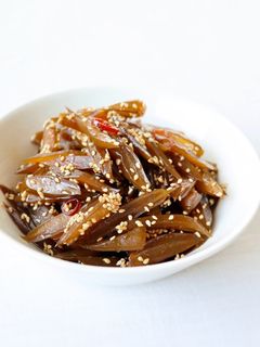 ご飯にもおつまみにも【茎わかめのきんぴら-レシピのメイン写真