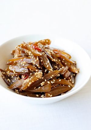 ご飯にもおつまみにも【茎わかめのきんぴら-レシピのメイン写真