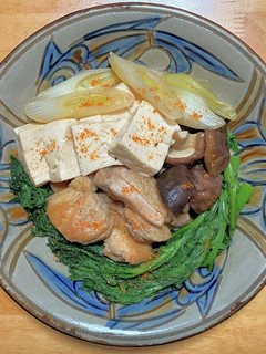 鶏もも肉と豆腐と長葱と春菊と椎茸のうま煮-レシピのメイン写真