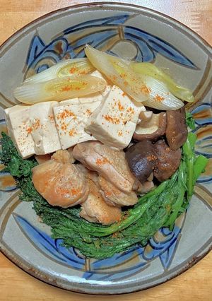 鶏もも肉と豆腐と長葱と春菊と椎茸のうま煮-レシピのメイン写真
