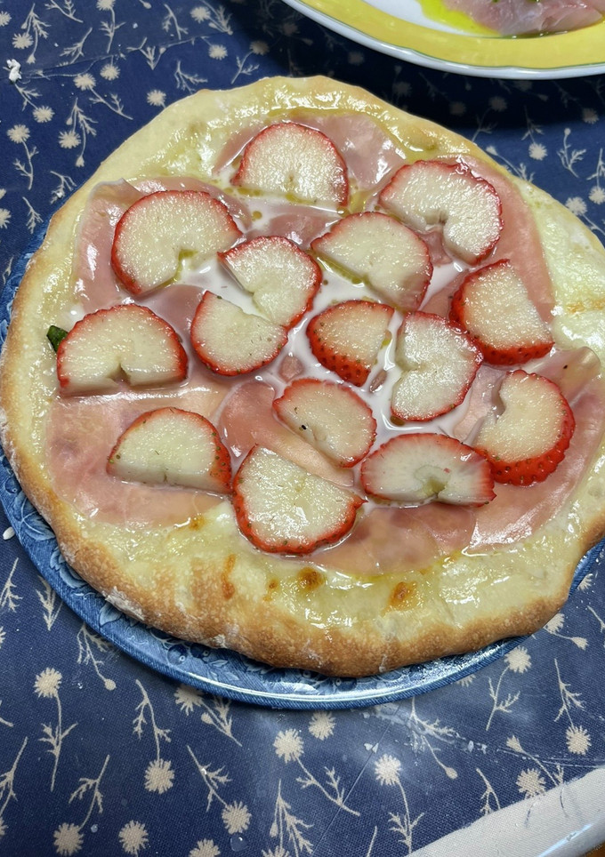 アリサ風いちごと生ハムのピザ-レシピのメイン写真