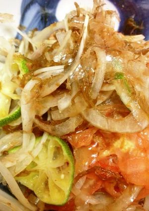 もずくドレッシング☆新たまねぎサラダ-レシピのメイン写真