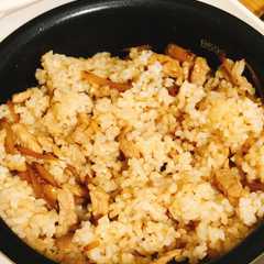 รูปของ 豚肉とゴボウの混ぜご飯