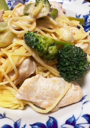 鶏胸肉とブロッコリーのクリームパスタ-レシピのメイン写真