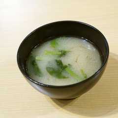 รูปของ 菜花と玉ねぎの味噌汁