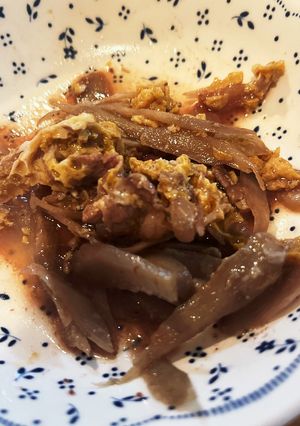 牛肉とごぼう(ささがき)を卵でとじたやつ-レシピのメイン写真