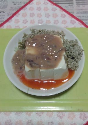 切込みイカの塩辛載せ冷奴＋めかぶとろろ-レシピのメイン写真