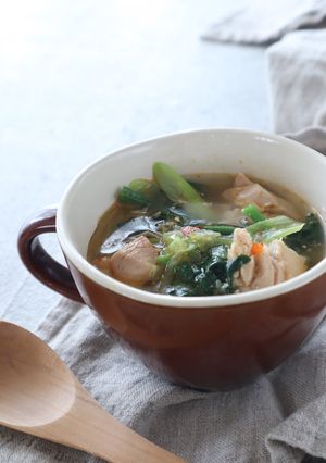 ちぢみほうれん草と鶏肉のピリ辛スープ-レシピのメイン写真