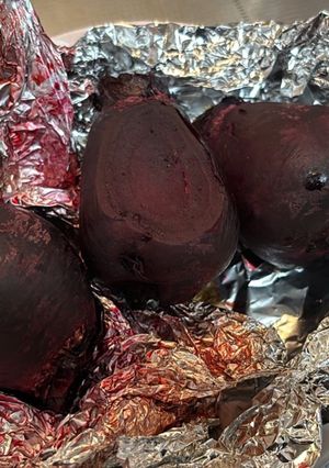 甘くてホクホク♡オーブン包み焼きビーツ-レシピのメイン写真