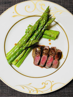 アスパラの油菜とイチボのステーキ-レシピのメイン写真